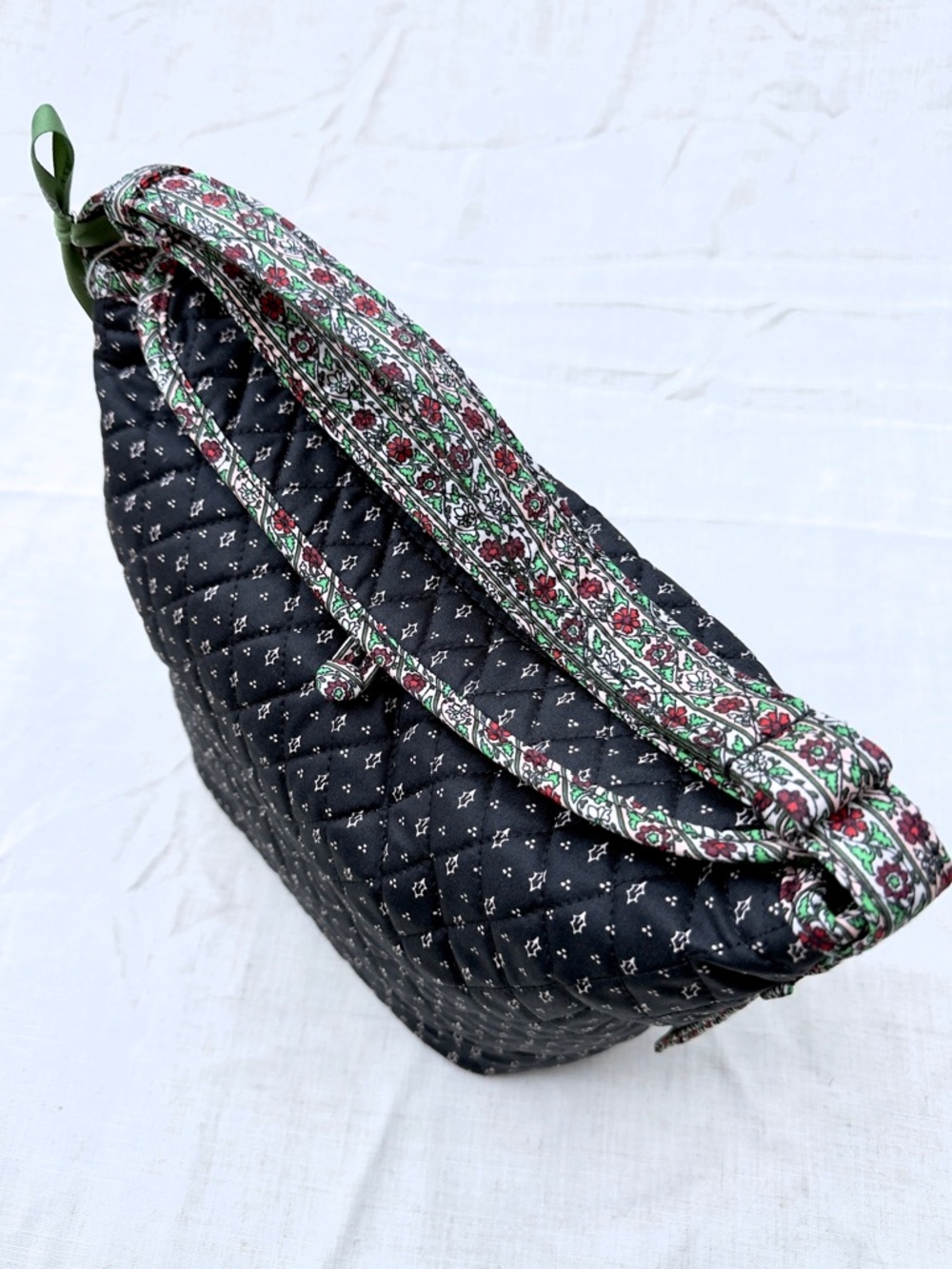 Vera Bradley Premium Cotton Astoria Bag in Holly Days - Picture 4 of 12